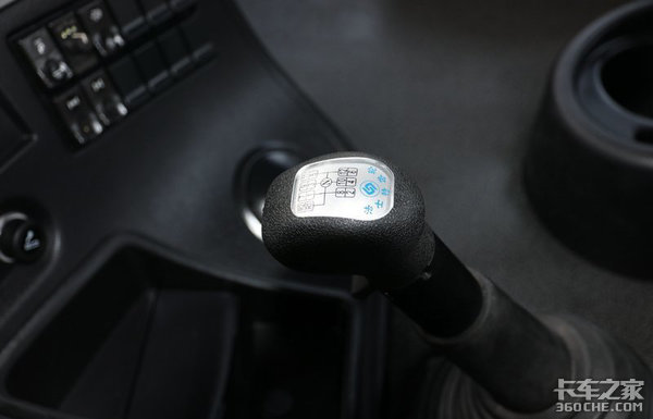 陕汽轩德·翼3牵引车,重磅亮相实力不俗