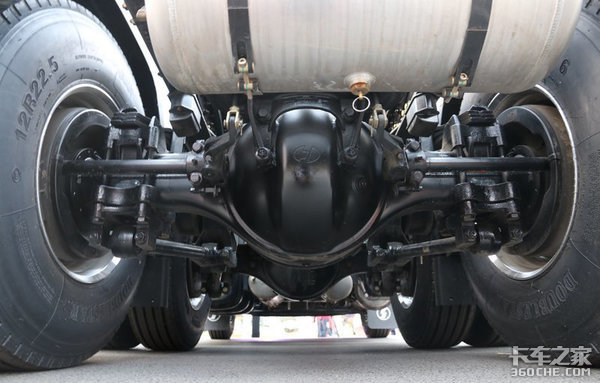 陕汽轩德·翼3牵引车,重磅亮相实力不俗