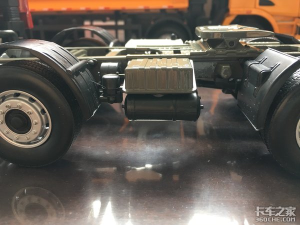 品一品重汽豪瀚J5G模型：配奔驰车身底盘与曼发动机，创新可见一斑