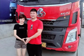 交警怒吼:他们是英雄 隔离14天睡货箱 最美女司机最美逆行