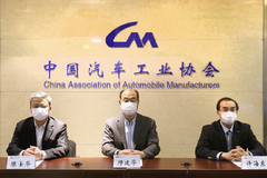 1�����ó�����32.6���� ͬ���»�5.7%