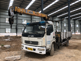 4吨级起重装置+徐工吊机，7年的东风多利卡随车吊干起活来不含糊