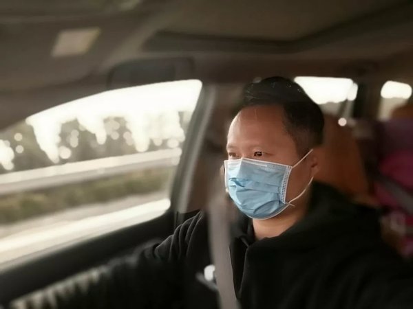 ��Ӣ���¾�&nbsp;����ս��һ�ߵĽ�ͨ���ռ�