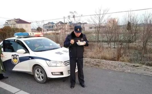 ��Ӣ���¾�&nbsp;����ս��һ�ߵĽ�ͨ���ռ�