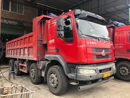 短轴距+轻量化货厢,30万区间的8x4自卸车,柳汽乘龙M3很有竞争力