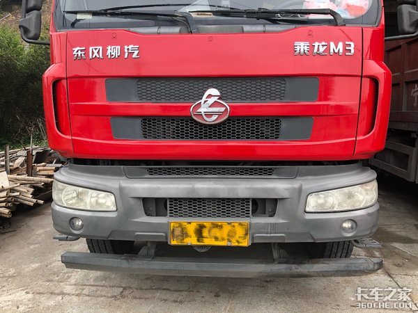 短轴距+轻量化货厢，30万区间的8x4自卸车，柳汽乘龙M3很有竞争力