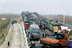 ���ս�ͨ��:һ�곬�ع����� ���˶��¸�