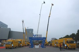 海伦哲亮相南京车展