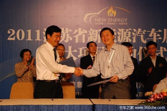 海伦哲高空作业车亮相2011南京国际车展