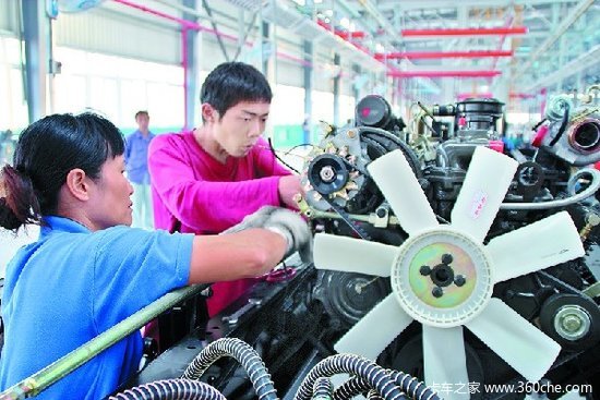 重汽中重卡生产线试运行 据称亚洲最长