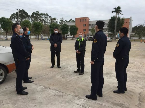 邕宁大队落实疫情免收车辆通行费工作