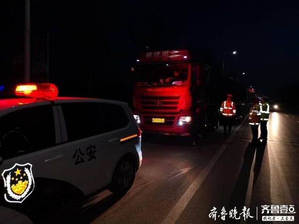 抗疫期间没人查？交警查扣9辆超载货车