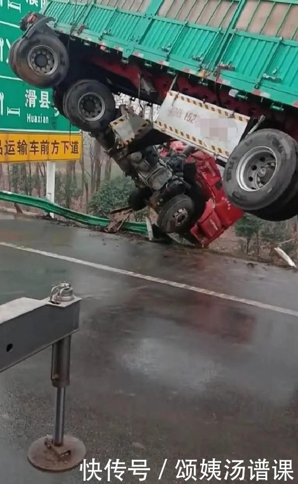 ���������·�ϣ�һ������������в෭