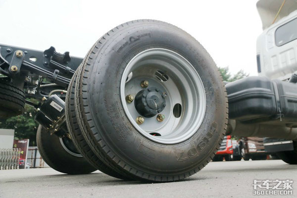 �������̥���ʵ�����������Ῠ������