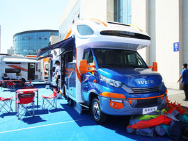 行在路上,自成风景,实拍旌航进口依维柯房车,空间利用率倍增!