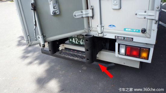 老牛说车（30）预防碰撞安装车尾缓冲胶