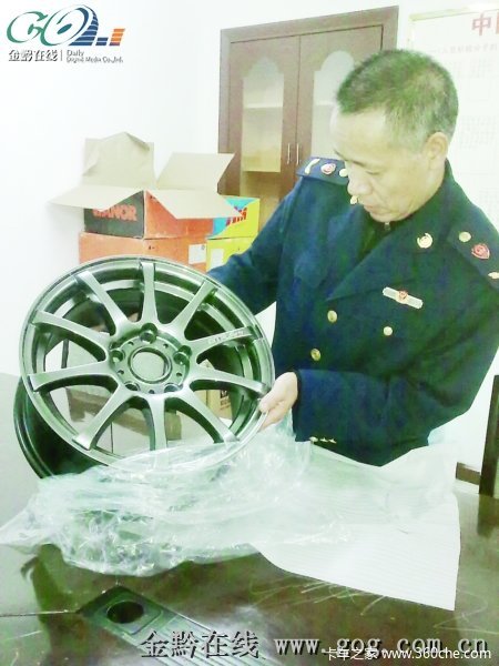 货车用'三无'轮毂 刚换轮胎开着就跑偏