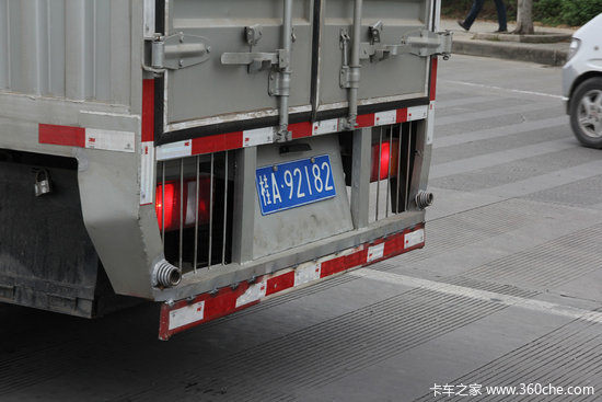老牛说车（30）预防碰撞安装车尾缓冲胶