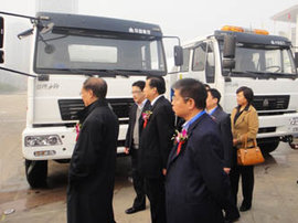 重汽参展建设博览会