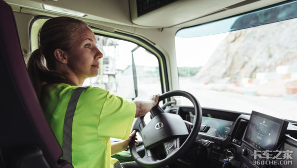 �ֶ���4���³�����&nbsp;FMӭ���˳��׸���