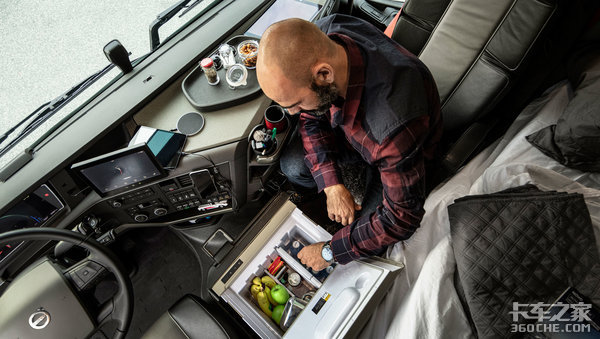 �ֶ���4���³�����&nbsp;FMӭ���˳��׸���