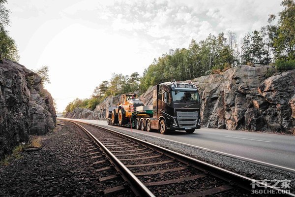 更加年轻的外观和更安全的配置 16L发动机澎湃动力 沃尔沃全新FH16