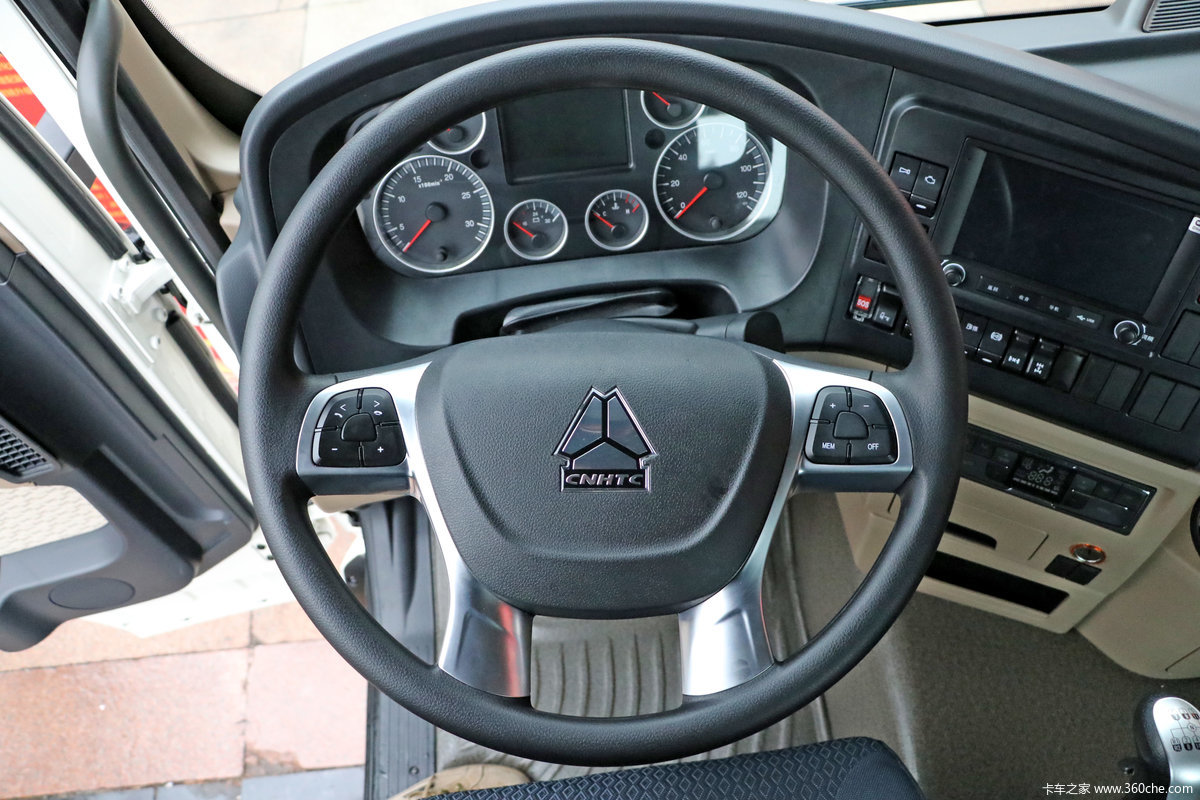 自重79吨内饰更豪华重汽豪沃tx7详解图片列表