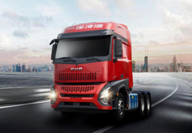 在家躺着也能看新车!进直播室美女主播带你看一汽凌源沪尊S200