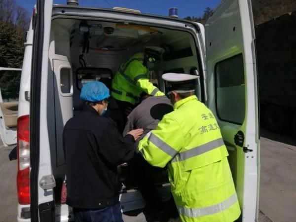 ����˾��ͻ������Ѫ���������ٽ�����Ԯ