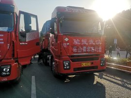 平时“沉默路人”，战时“公路英雄”，我们欠卡车司机一个热搜！