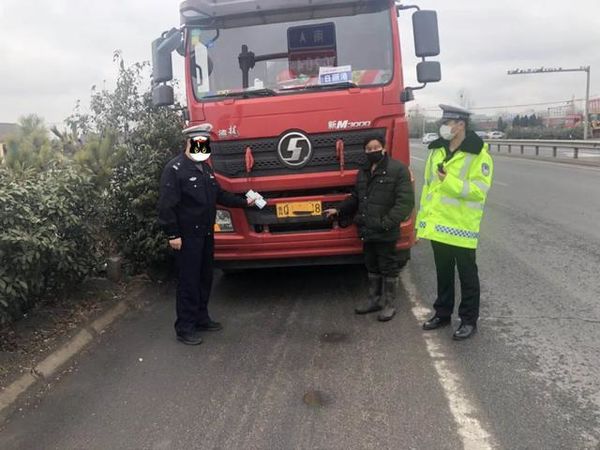 C3照敢开半挂货车？准驾车型不符被查处