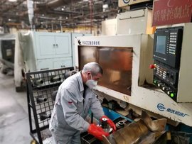 防疫车辆生产进行时：首批东风天锦底盘下线啦！