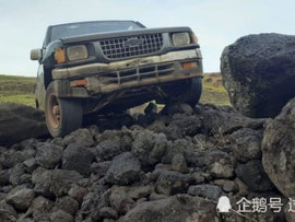 卡车在复活节岛撞倒巨人石像，市长称损失无法估量