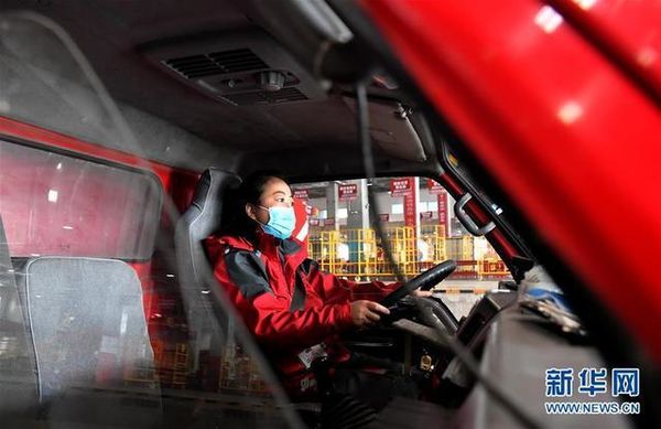 向她们致敬 走进货运女司机的卡车生活