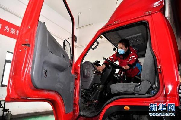 向她们致敬 走进货运女司机的卡车生活