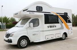 轻客型房车和轻卡型房车,谁更容易获得路人缘?出来比比就知道了