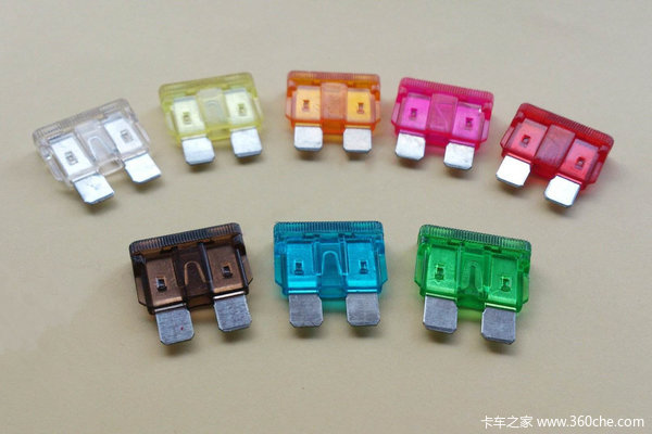 卡车小百科(14)：为点烟而生的点烟器为什么还在车上？原来是"改行"了