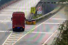 ˭˵�������������ۣ���ƵѲ��ץΥ����