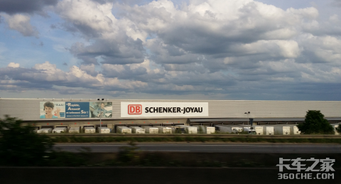 手绘欧洲商用车:在巴黎 见到梦想卡车