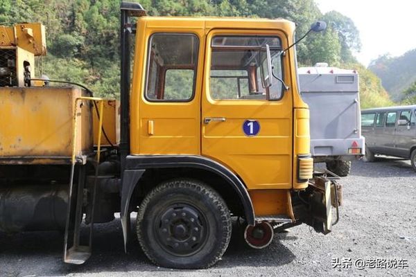 超級少見！黃河牌的JN3261公鐵兩用卡車