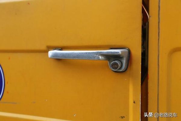 超級少見！黃河牌的JN3261公鐵兩用卡車