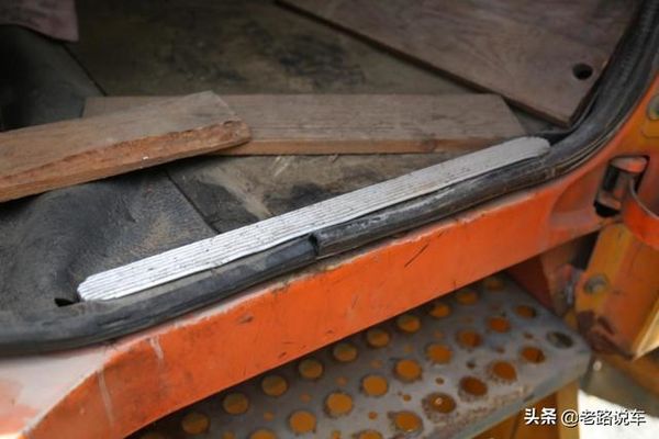超級少見！黃河牌的JN3261公鐵兩用卡車