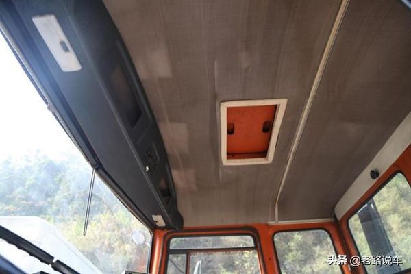 超級少見！黃河牌的JN3261公鐵兩用卡車