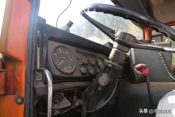 超級少見！黃河牌的JN3261公鐵兩用卡車