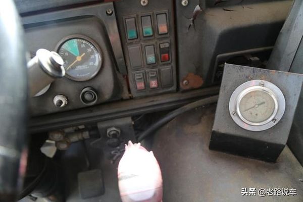 超級少見！黃河牌的JN3261公鐵兩用卡車