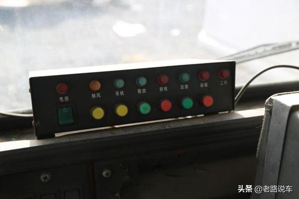 超級少見！黃河牌的JN3261公鐵兩用卡車