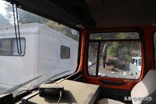 超級少見！黃河牌的JN3261公鐵兩用卡車