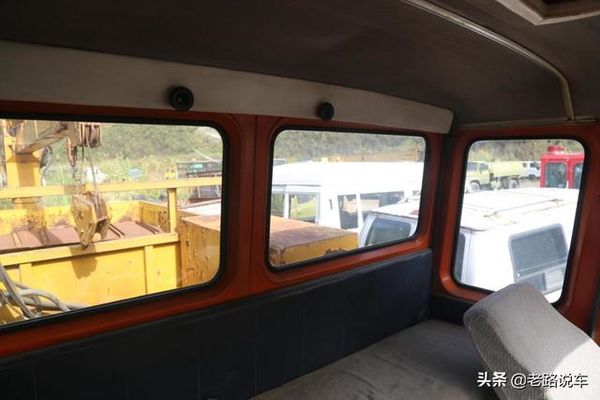 超級少見！黃河牌的JN3261公鐵兩用卡車