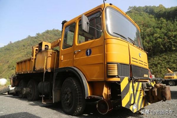 超級少見！黃河牌的JN3261公鐵兩用卡車