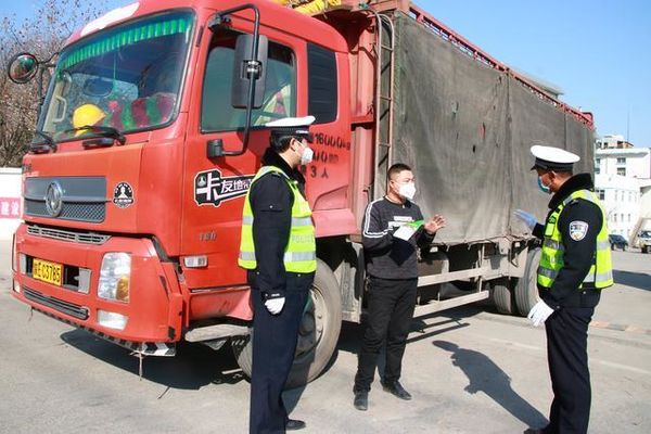 华阴：查源头强管控 开展货车专项整治